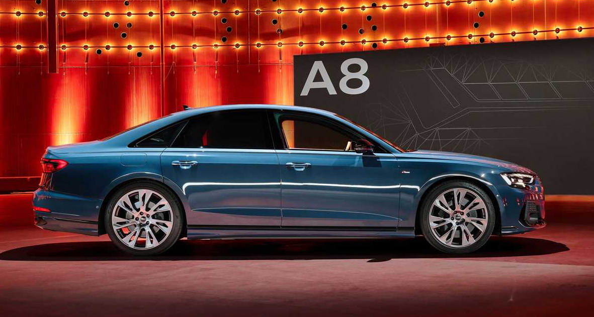 Рестайлинг для флагмана: Audi обновила роскошный седан A8